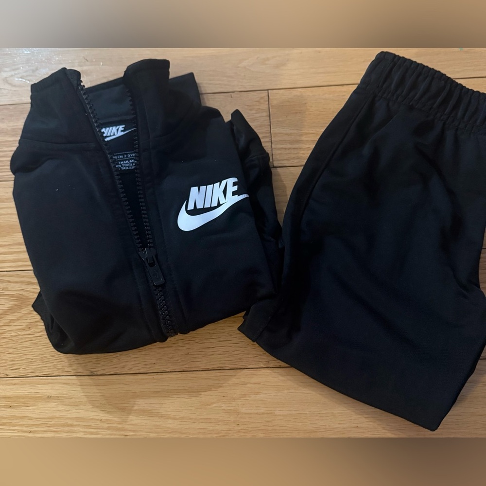 Nike Black Tracksuit, Athletic Style (3T)